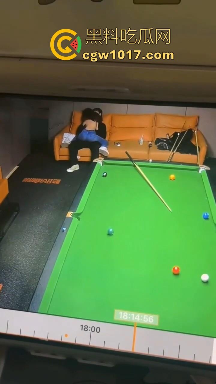 不是哥们你打台球就打台球嘛，好端端的怎么就骑上了，极品台球媛就这样给你拿下了？我很急这台球厅叫什么-8