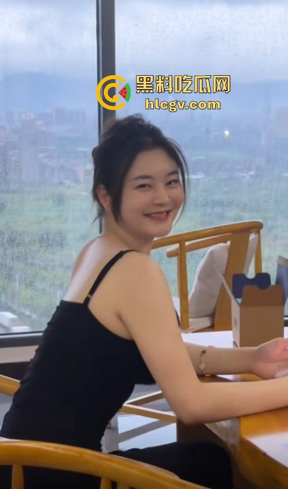 独家爆料！全网找的粉色劳斯莱斯车主现身！潮汕富婆朱根草，撞大货车全责判司机，赔偿费恐破百万！-11