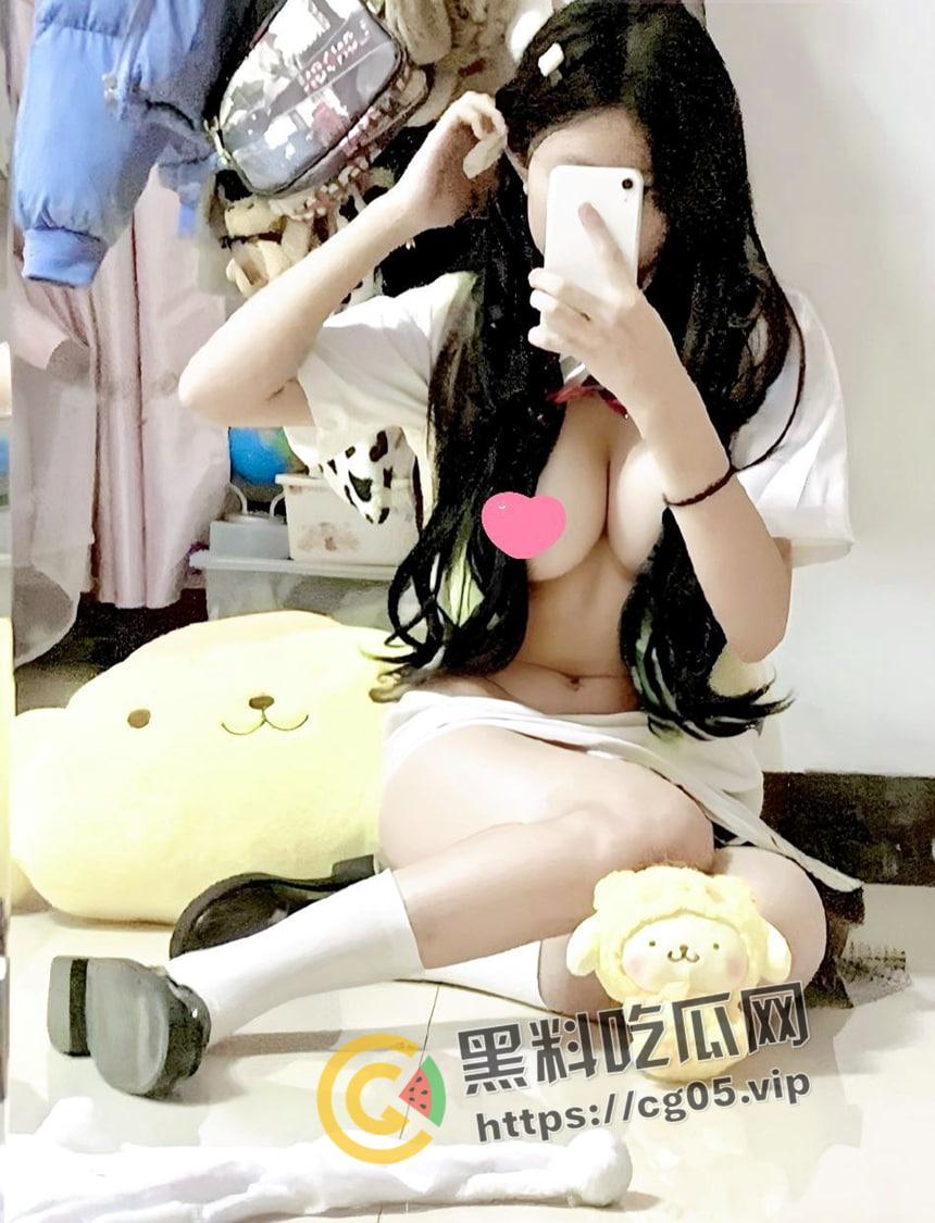 福建反差婊女高中生1v3 还高中就阅屌无数  学校天台露出一战成名 脸庞稚嫩确实巨乳母狗-7