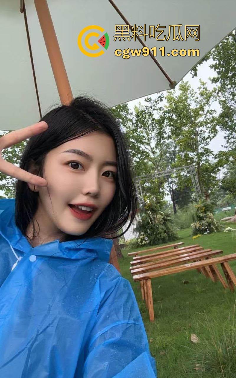 深圳高颜值清纯女神【沈佳颖】下班激情做爱解压，黑丝翘臀骑乘榨精，嫩穴喷汁内射高潮，从疲惫到狂热的转变！-1