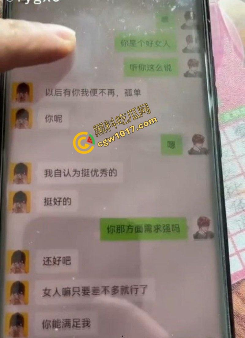 已婚性感少妇【贺晓】出轨视频曝光！镜子前淫态尽显，骚穴榨精高潮不断，让人血脉贲张！-6