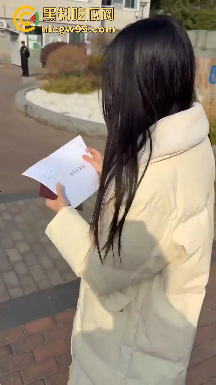 极氪汽车极品反差女销售【沈玥辉】出轨同事，还签什么忠诚协议真搞笑，绿帽哥一怒之下曝光性爱视频！-9