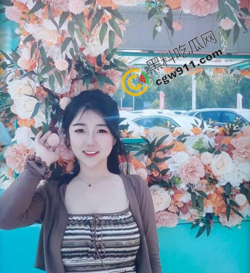 山东巨乳人妻【颜丽君】与精神小伙偷情视频外流，肥臀大骚穴，天生欠干，小穴被彻底玩烂!-3