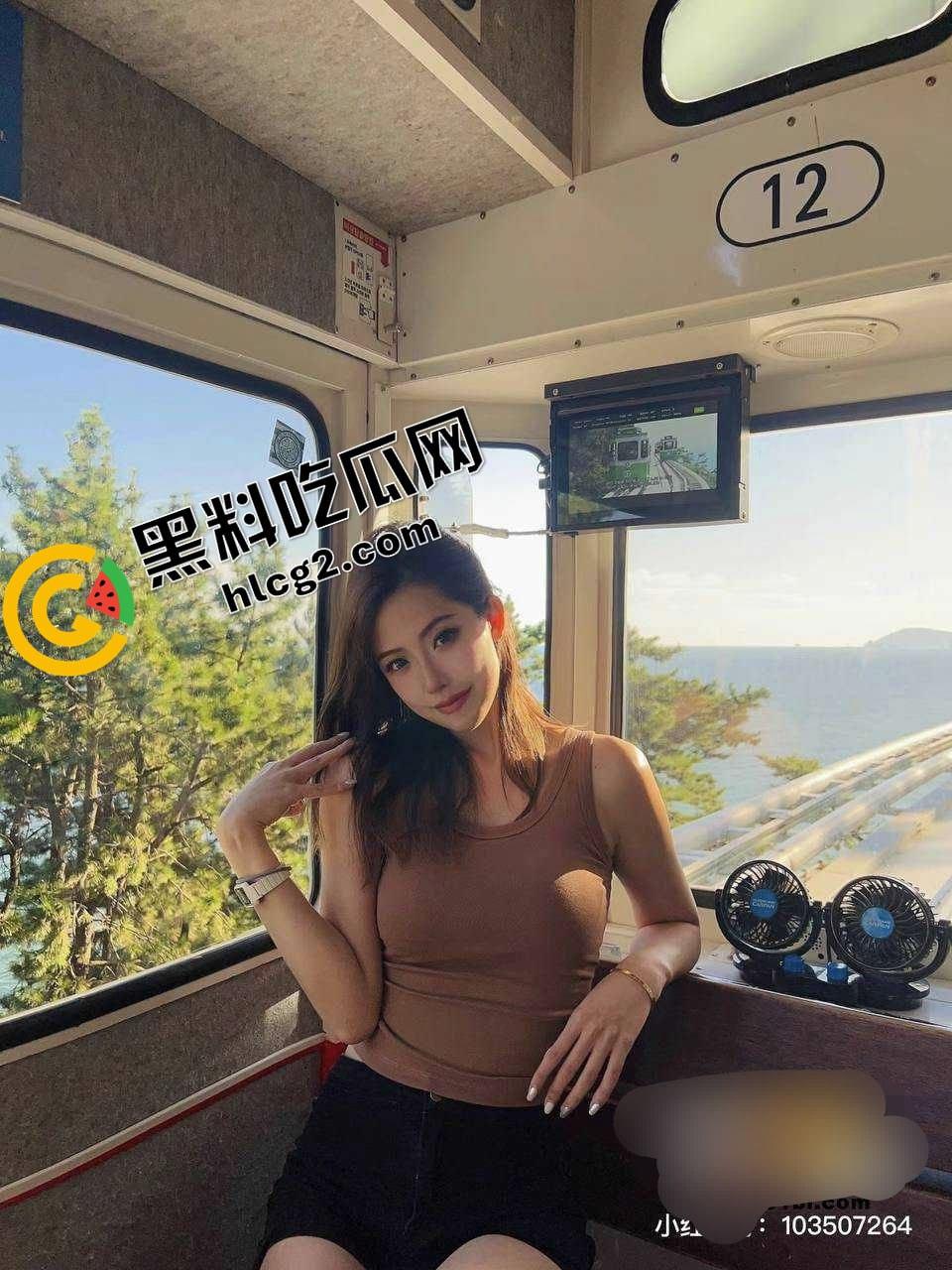 瓜友小红书上约的珠海极品女神 爱运动还参加过马拉松 没想到床上这么淫荡 深情舔屌的眼神太迷人了！-4