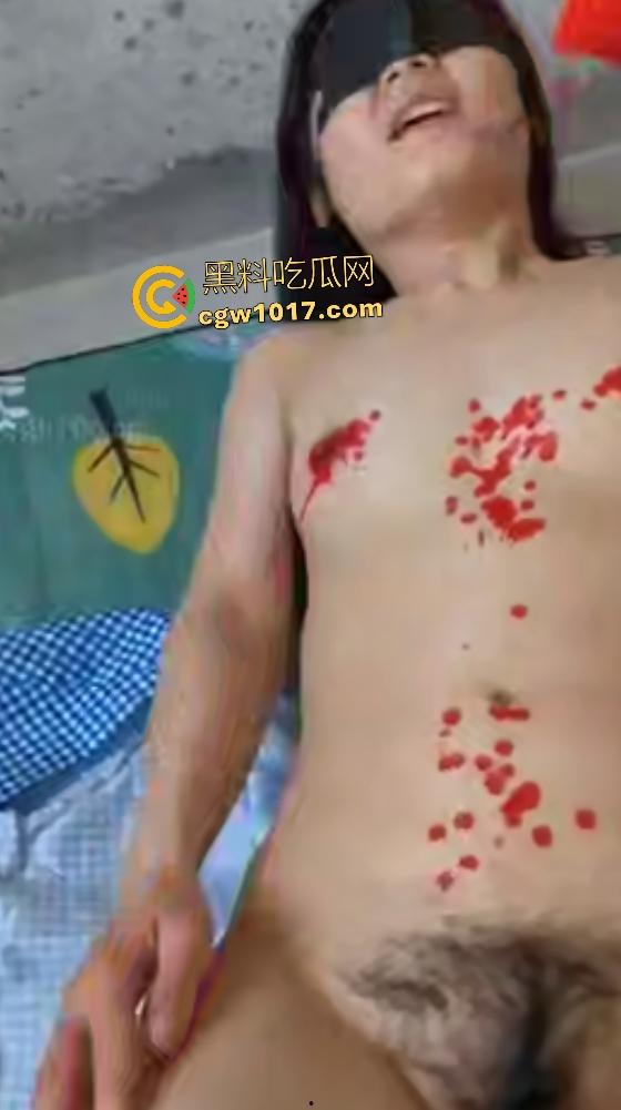 海角社区侄子在婚房狂操装修工婶婶,老女人求虐被蜡烛滴B上,侄子射精后鸡巴直接软,这么老还玩这么花?-4