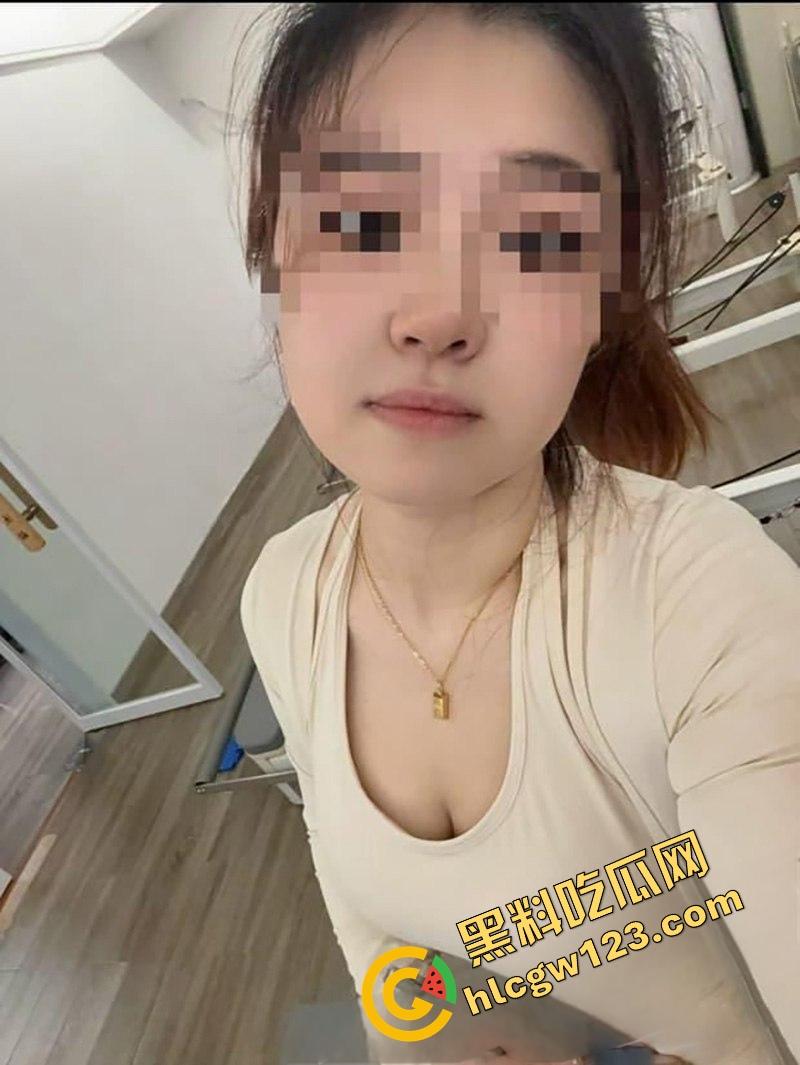 酒桌一杯黄汤下肚嫂子就躺平，海角乱伦哥没想到计划白做。原本计划慢慢钓，结果一杯下去自己把逼端上来！-9