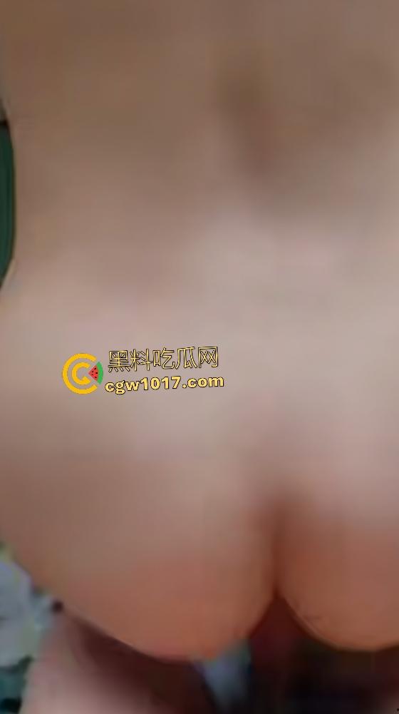 海角社区侄子在婚房狂操装修工婶婶,老女人求虐被蜡烛滴B上,侄子射精后鸡巴直接软,这么老还玩这么花?-7