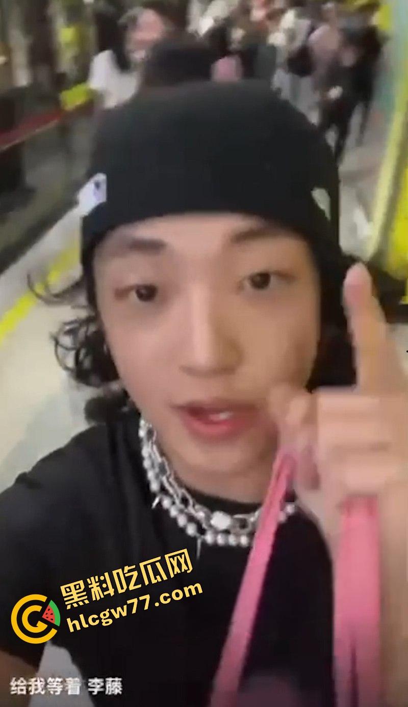 精神小伙【陈俣欹】朋友圈破防，狂喊我要操死你，抖音直播要啪啪李藤，现场录屏火爆全网！-8