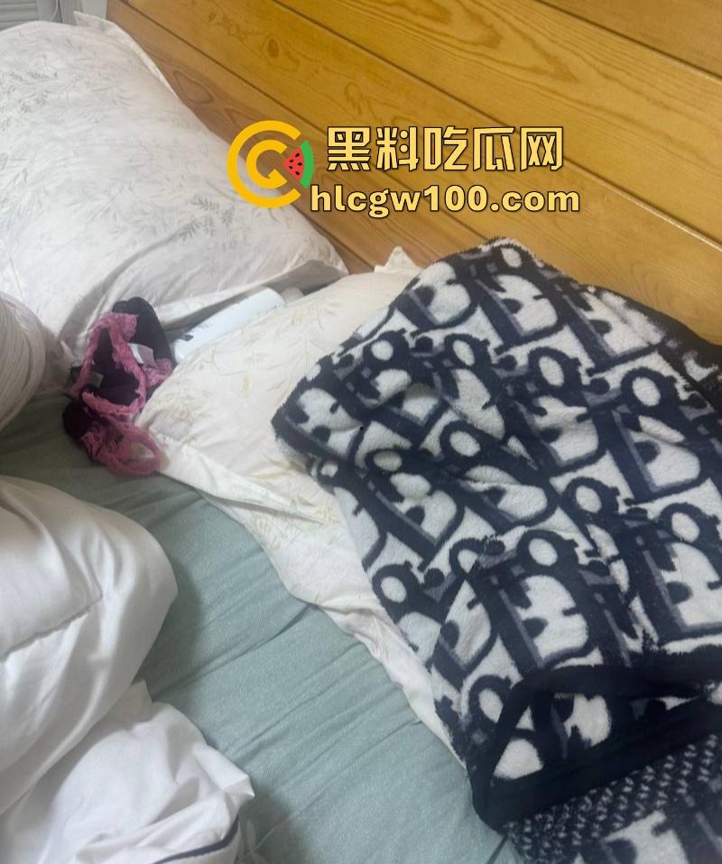 常州精神小妹【费雨心】被舍友曝光，一个月睡6个男人，强迫闺蜜睡精液床，内裤扔瓜友枕边物理攻击瓜友！-2
