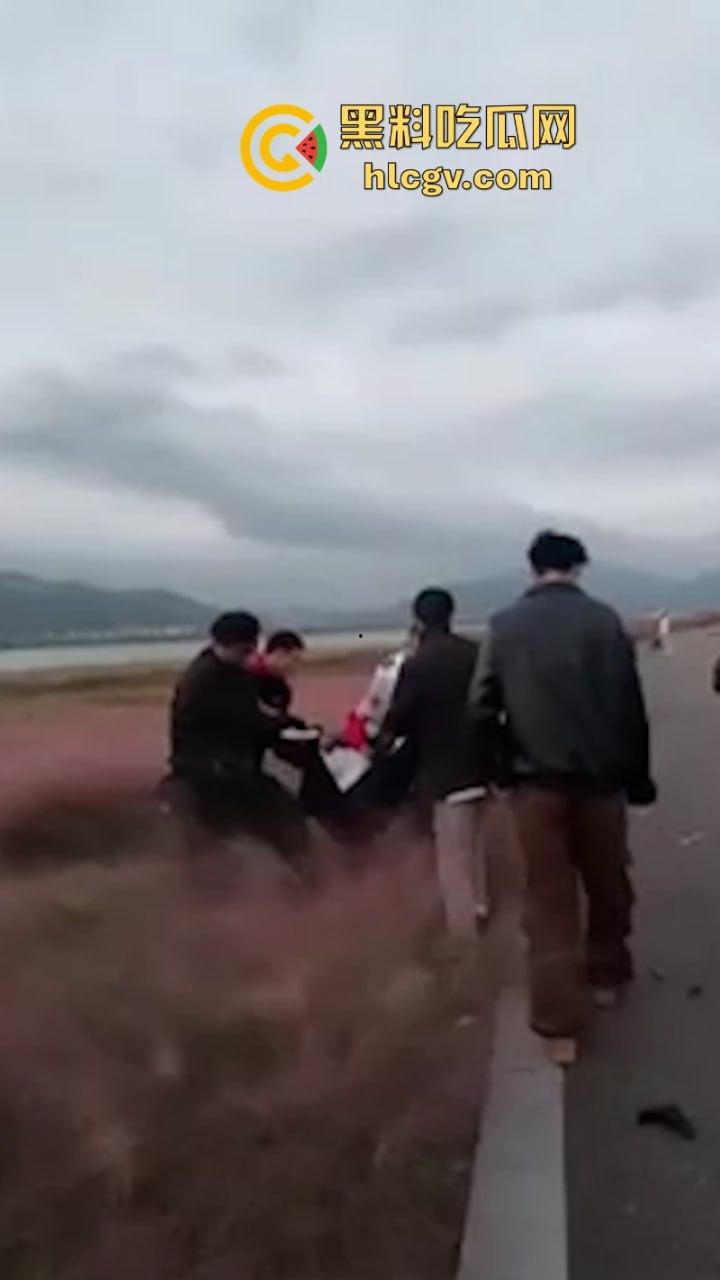 玩车就是玩命!两大学生借车带妹 超速飚车不慎相撞 一死一废-5