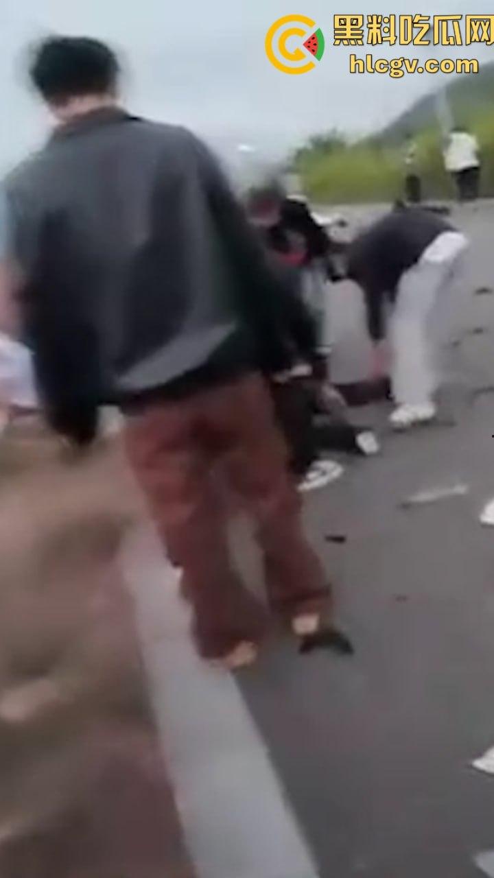 玩车就是玩命!两大学生借车带妹 超速飚车不慎相撞 一死一废-8