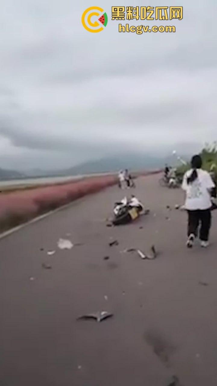 玩车就是玩命!两大学生借车带妹 超速飚车不慎相撞 一死一废-11