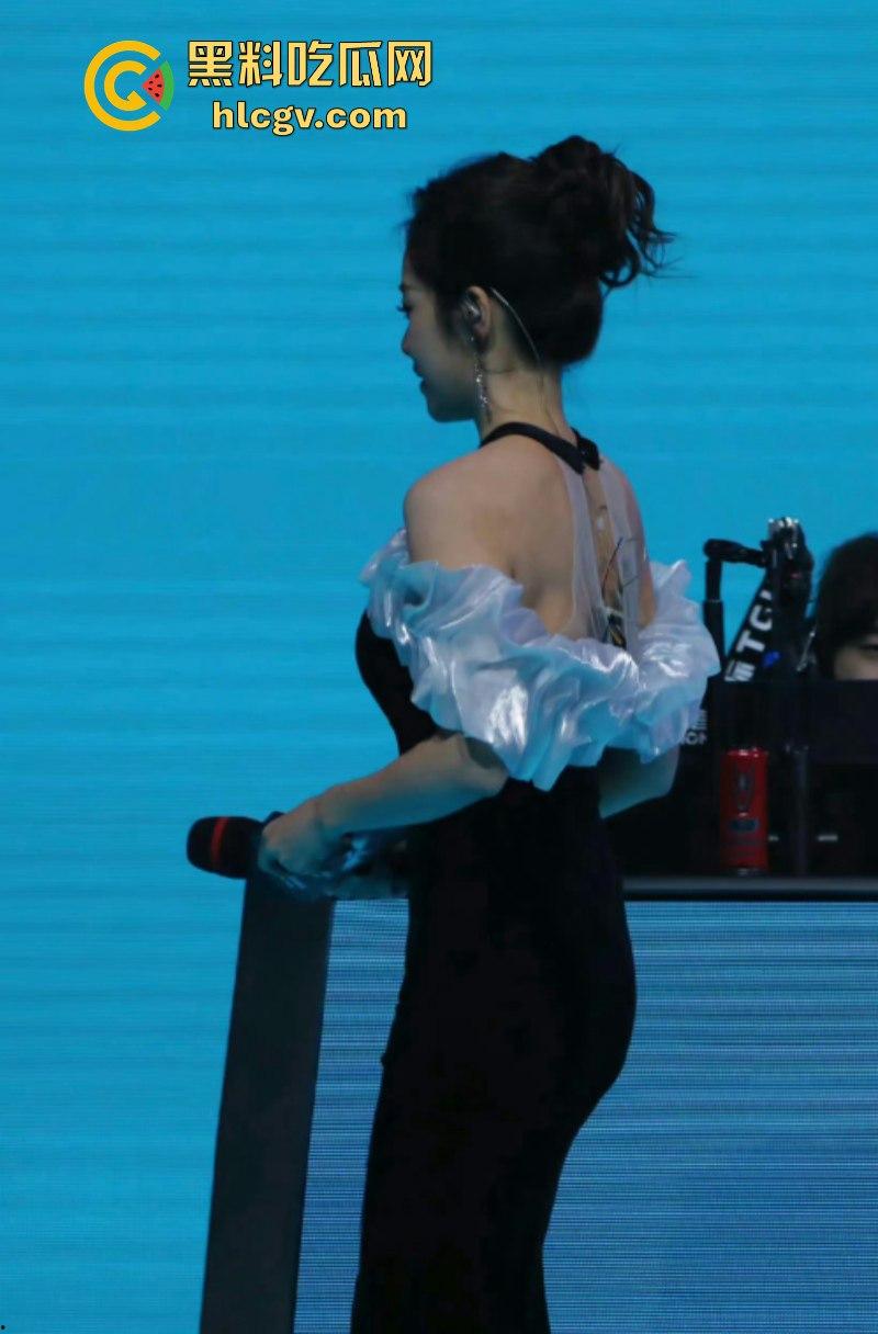 英雄联盟官方主持人【余霜】思想开放其本人是特别骚的反差婊 口交视频流出速看！-2