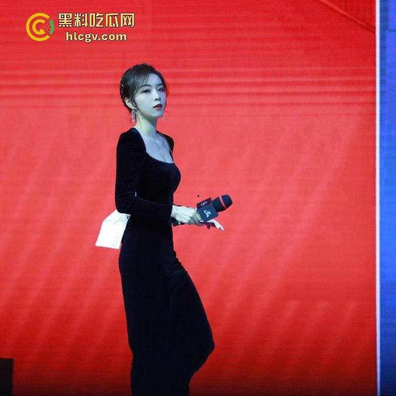 英雄联盟官方主持人【余霜】思想开放其本人是特别骚的反差婊 口交视频流出速看！-12