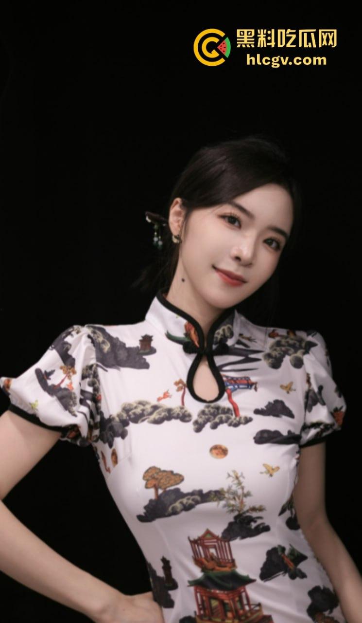 英雄联盟官方主持人【余霜】思想开放其本人是特别骚的反差婊 口交视频流出速看！-25