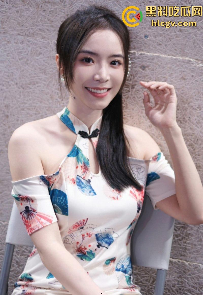 英雄联盟官方主持人【余霜】思想开放其本人是特别骚的反差婊 口交视频流出速看！-27