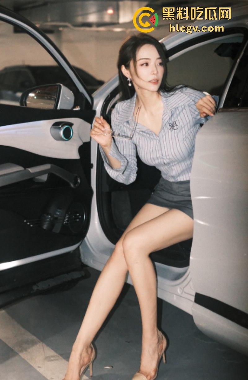 英雄联盟官方主持人【余霜】思想开放其本人是特别骚的反差婊 口交视频流出速看！-30