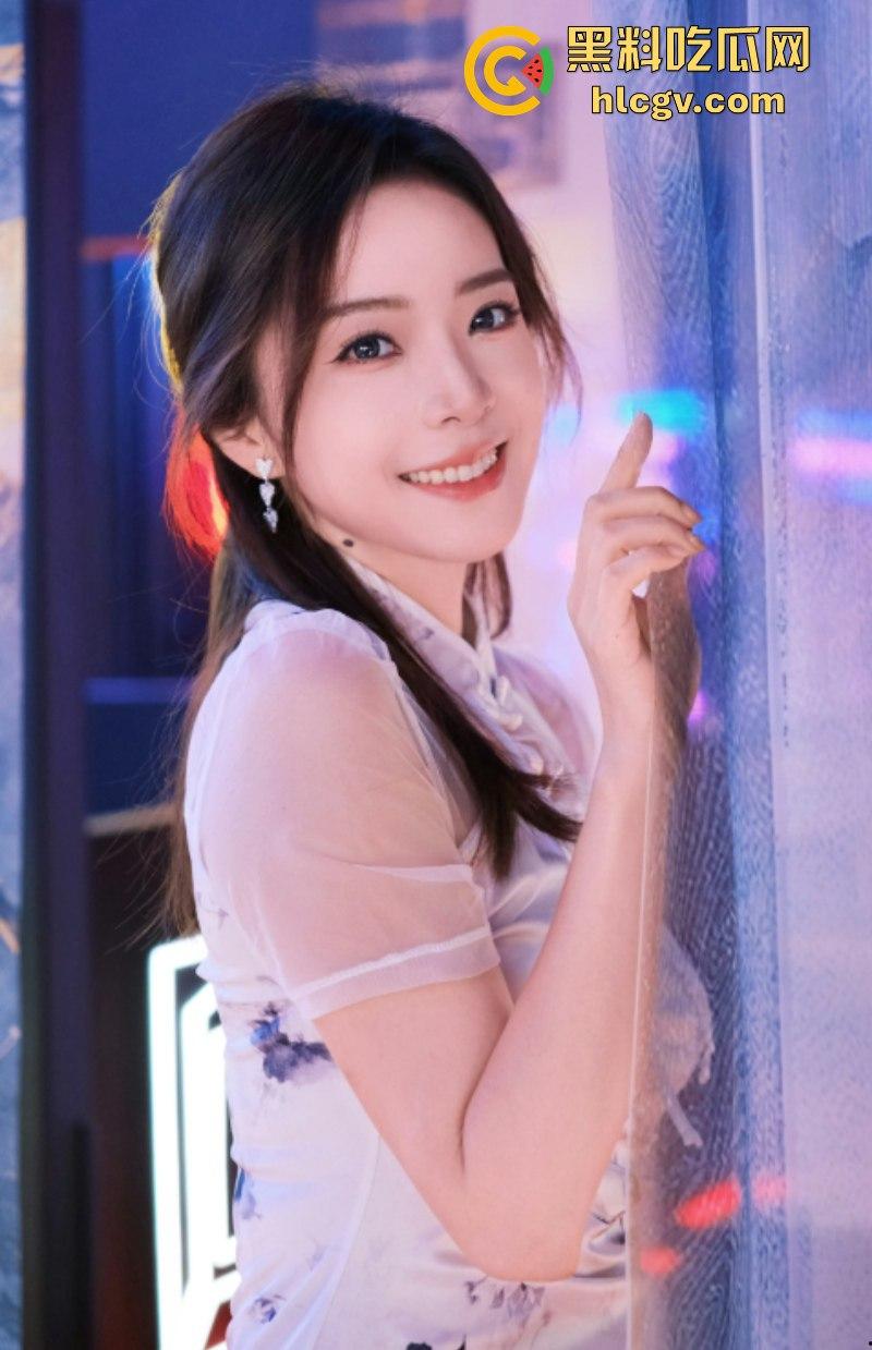 英雄联盟官方主持人【余霜】思想开放其本人是特别骚的反差婊 口交视频流出速看！-31