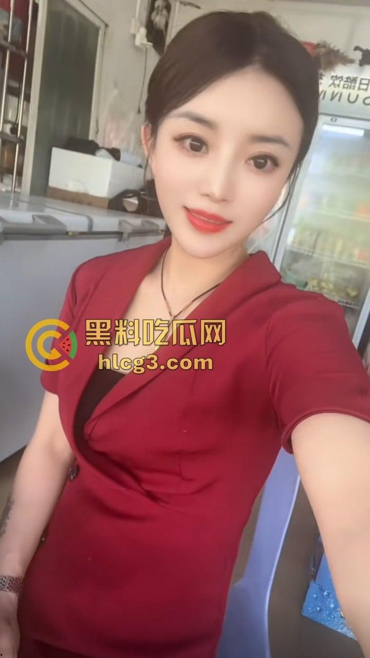 广东澄海1987烧烤店火辣老板娘『张丽华』与老板卷帘门内激情啪啪视频曝光，烧烤店一夜爆红！-2