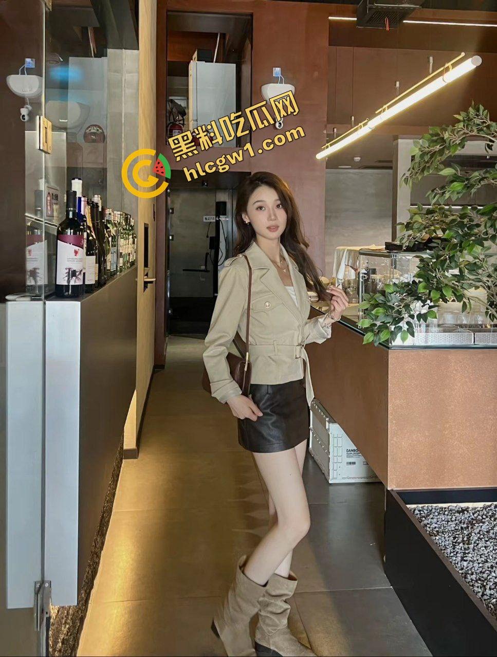 抖音带货小网红骚鸡『一只杨蹄』修长筷子腿甜妹 金链大哥花式后入！独家曝光流出！-3