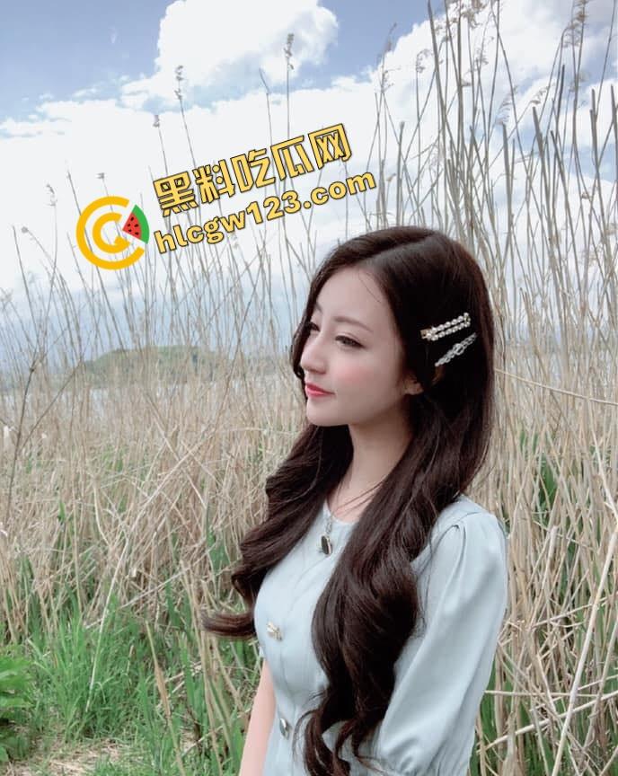 她是南昌最能装的骚货『乔欣玉』金主点菜送上门，浓眉大眼清纯外表，穿包臀裙被金主哥花样调教！-2