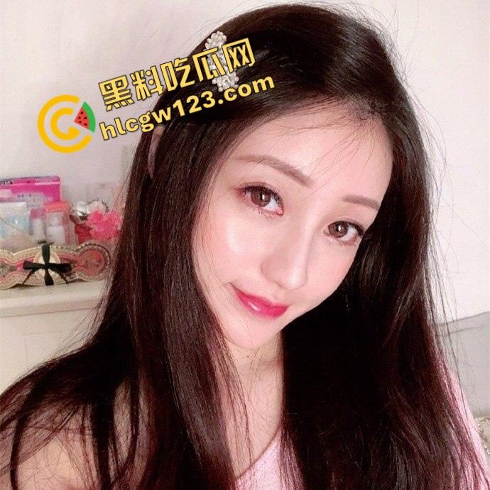 她是南昌最能装的骚货『乔欣玉』金主点菜送上门，浓眉大眼清纯外表，穿包臀裙被金主哥花样调教！-4