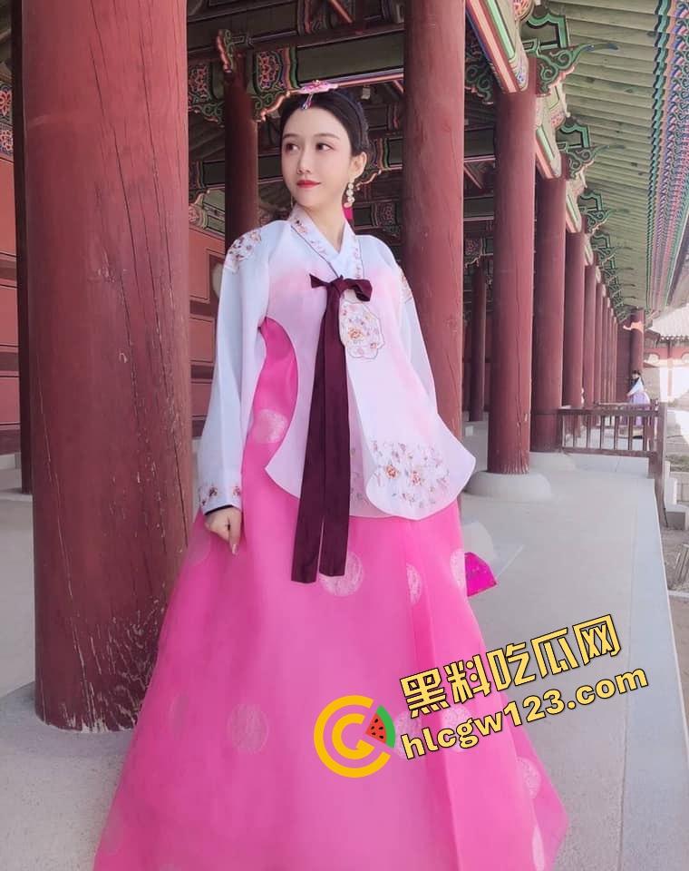 她是南昌最能装的骚货『乔欣玉』金主点菜送上门，浓眉大眼清纯外表，穿包臀裙被金主哥花样调教！-5