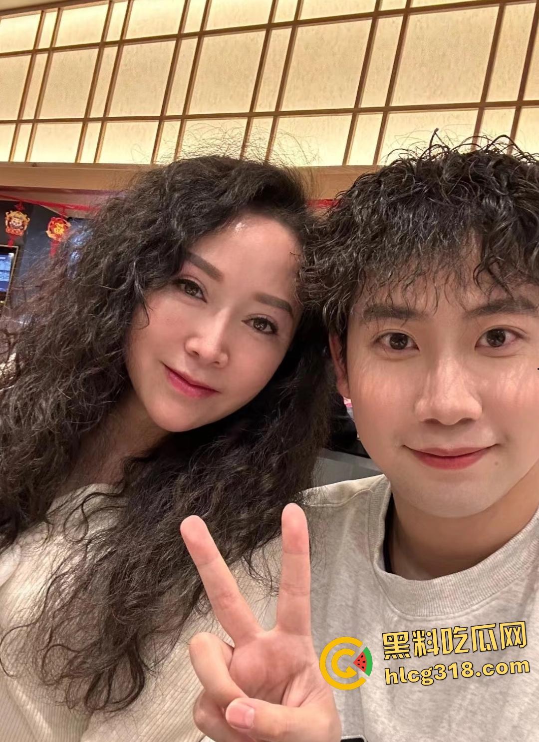 海角王者乱伦熟女妈妈大内射，单亲妈允许儿子逃学来操逼，但是回学校要好好学习哦！-1