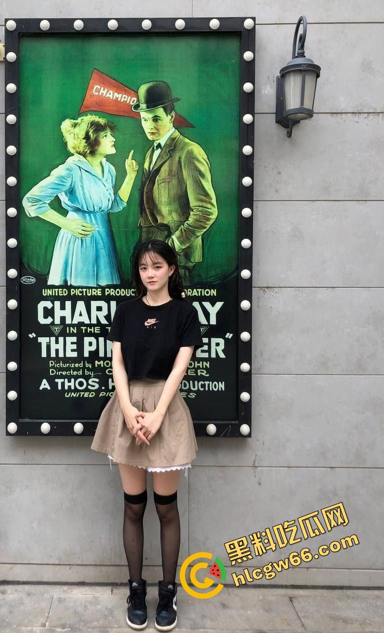 邯郸母狗『赵惠淼』穿汉服装清纯骗感情，背着男友偷肏被操上瘾，红黑开档丝袜跪舔口爆中出爽翻天！-3