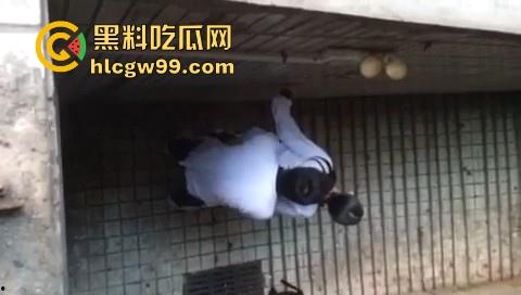 东莞第一中学高三学生校园偷偷做爱，直接在楼道里抬起就是干，主打一个刺激！-5