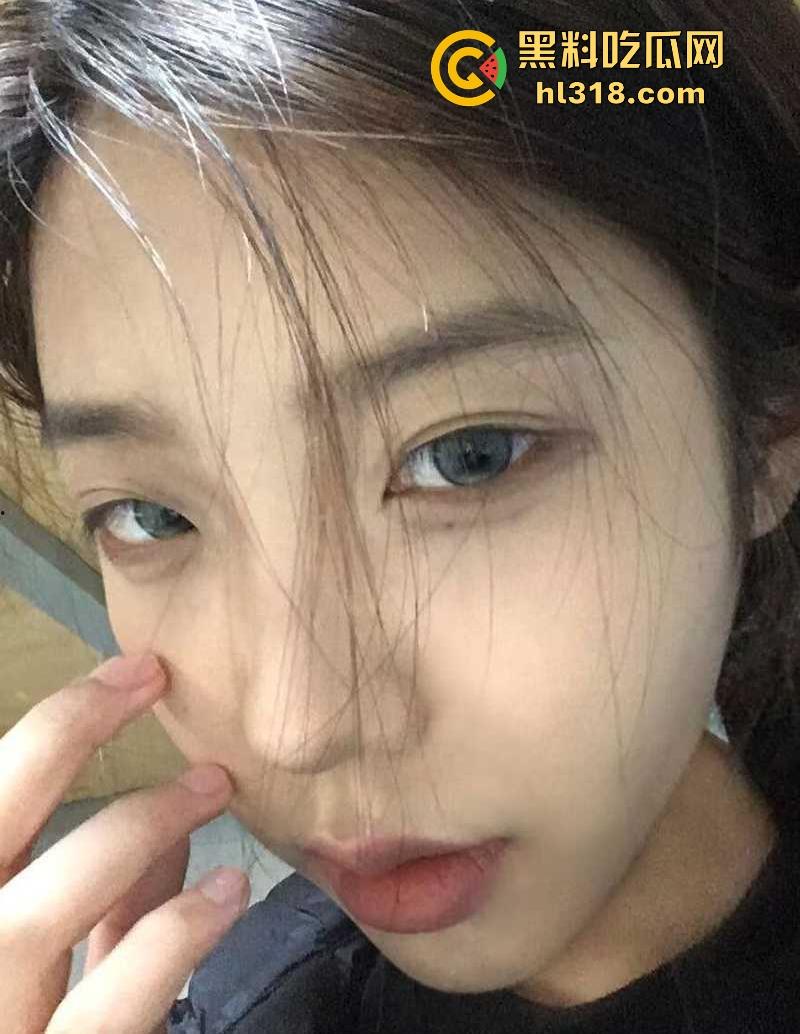 湘潭大学大三学妹【袁小敏】不雅视频被男友曝出，清纯少女被调教成风骚母狗，自慰勾搭极其反差！-3