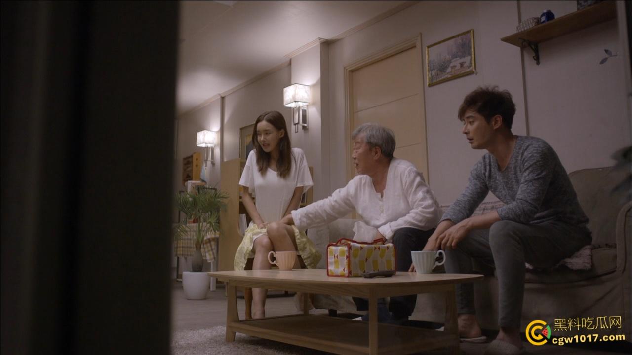 韩国高清伦理片《卑劣的交易 》，妻子为丈夫寻求眼角膜，被老头一次又一次无情内射后，憋屈的妻子做爱时杀害老头！-5