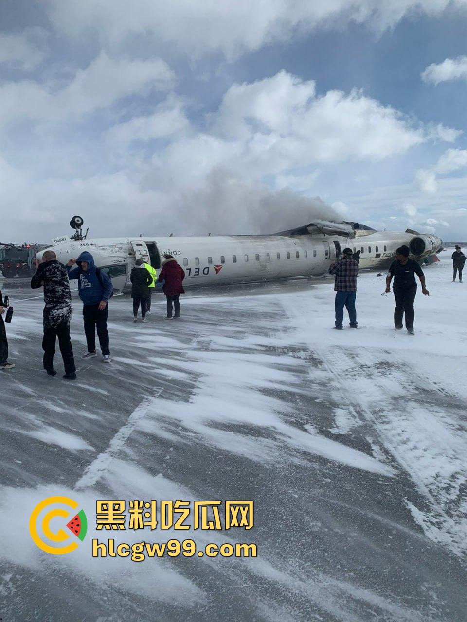 美国飞机又又又出事了！明尼苏达州飞往多伦多皮尔逊的飞机机腹朝天降落，堪比电影特效，幸好没人死亡。-15