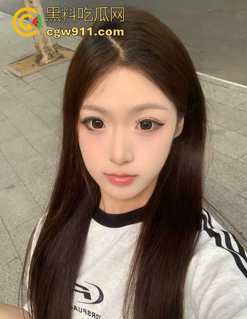 河北师范大学极品舞蹈生【周永媚】性爱私拍泄密，透穴蕾丝内裤勾男友，穿开档黑丝玩无套，花式体位轻松驾驭！-1