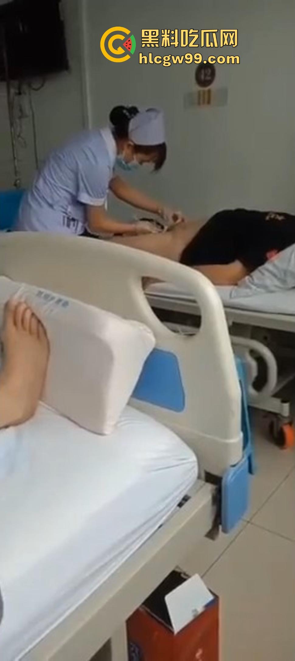 剃毛包扎变硬了？男科医院小护士手法太温柔，患者鸡巴直接顶起越摸越硬，她一句话直接把患者整破防！-11