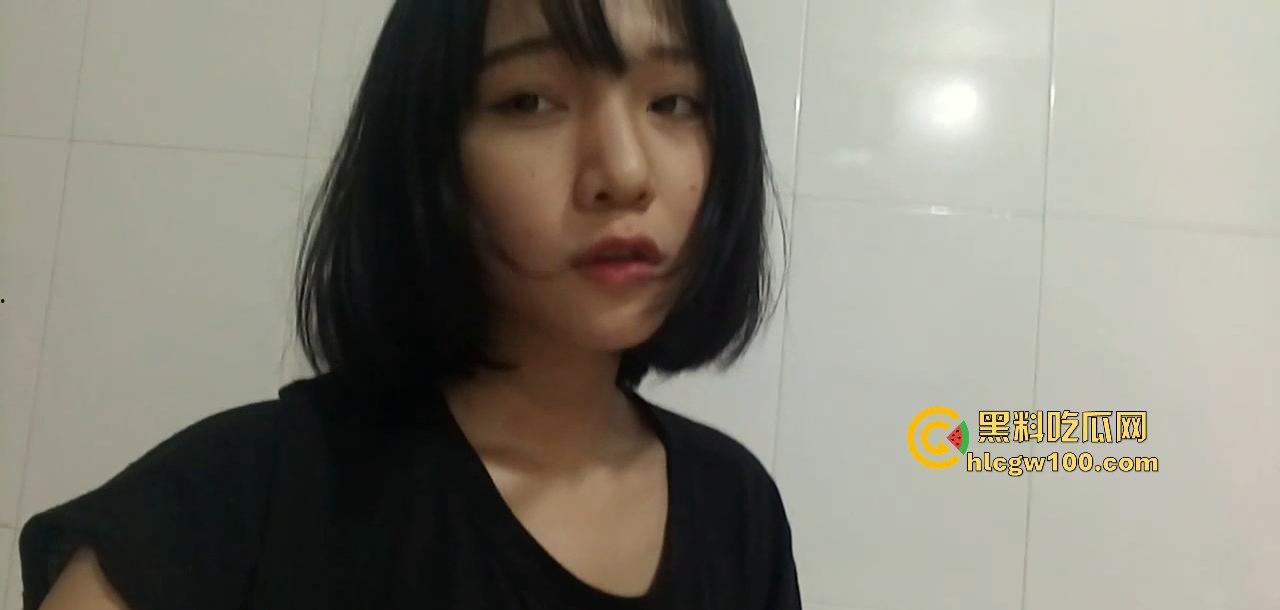 宁夏大学大一清纯学妹【靳晓婉】自拍视频曝光，军训服下都藏不住的骚母狗！-2