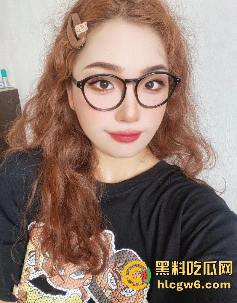 单身无配偶 只能网聊做母狗！山东菏泽培训机构老师【陈玉露】无毛美鲍高潮爆浆 自慰裸聊遭网友录屏曝光！-1