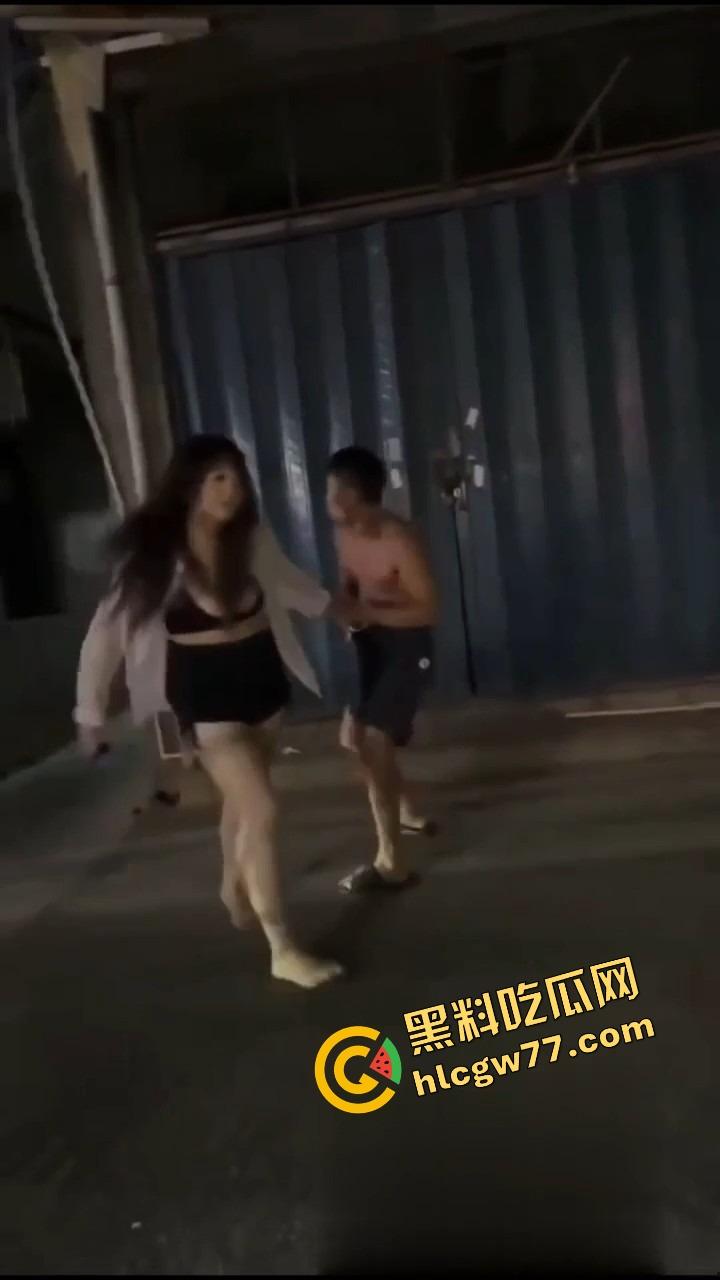 群友嫖完不给钱专挑奶子大的玩 160日了爽翻还想跑路？你当自己是啥 开完坦克还想跑！-13