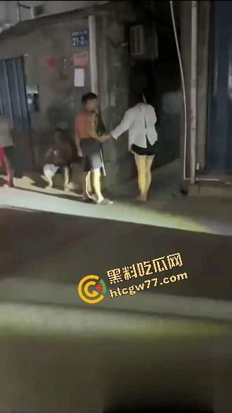 群友嫖完不给钱专挑奶子大的玩 160日了爽翻还想跑路？你当自己是啥 开完坦克还想跑！-15