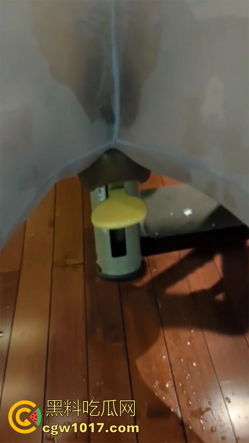 秀人网新晋模特【小薯条】，童颜巨乳性感尤物，三点粉嫩腰细臀翘，塞着跳蛋去健身，大尺度视频曝光！-8