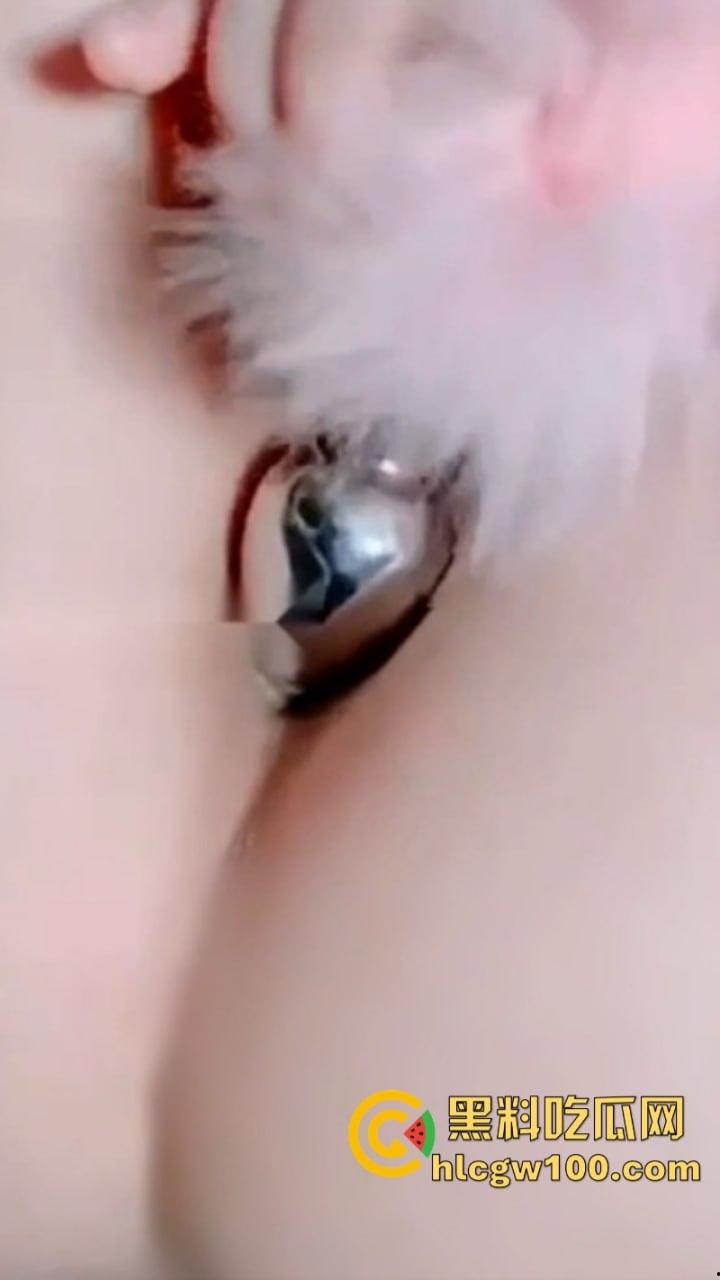 快手纯欲嫩妹【张涵宝贝】明明可以靠颜值吃饭非要靠实力 开直播叫人爸爸相当欠操 高级定制福利流出-6