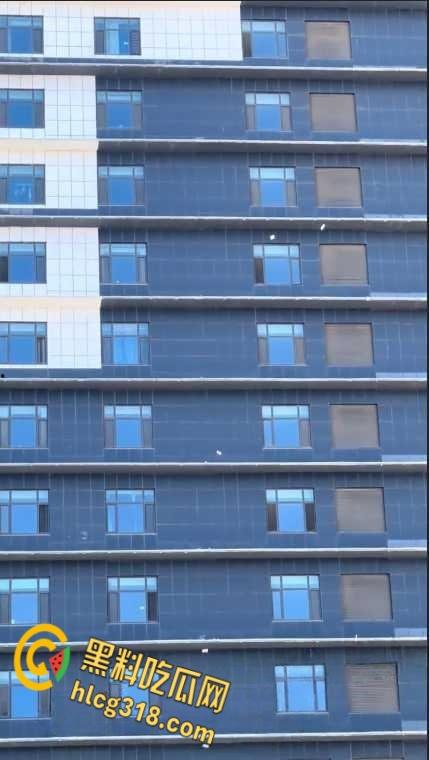 河北黄骅金宝撒钱事件，有钱人真是壕啊，楼下大把的人在那捡钱这种好事，我为什么遇不到 ?-6