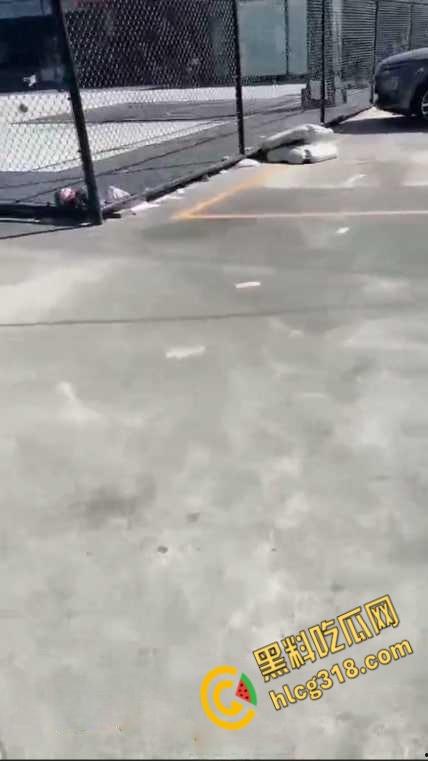 河北黄骅金宝撒钱事件，有钱人真是壕啊，楼下大把的人在那捡钱这种好事，我为什么遇不到 ?-7