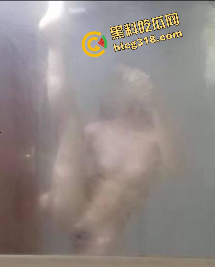 南昌街舞老师『范田』开房，被后入操着还自己粘假屌玩深喉来双飞自己，最后求着要射脸当护肤！-6