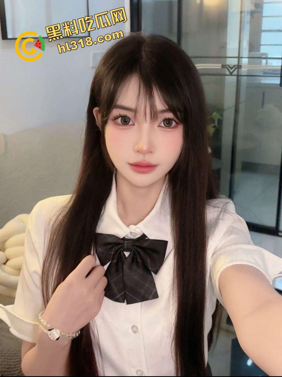 舞蹈生下海成顶级外围，不止能劈腿还能倒挂，一字马让你捅B，倒挂金钩舔鸡巴，活儿好得想送锦旗！-4