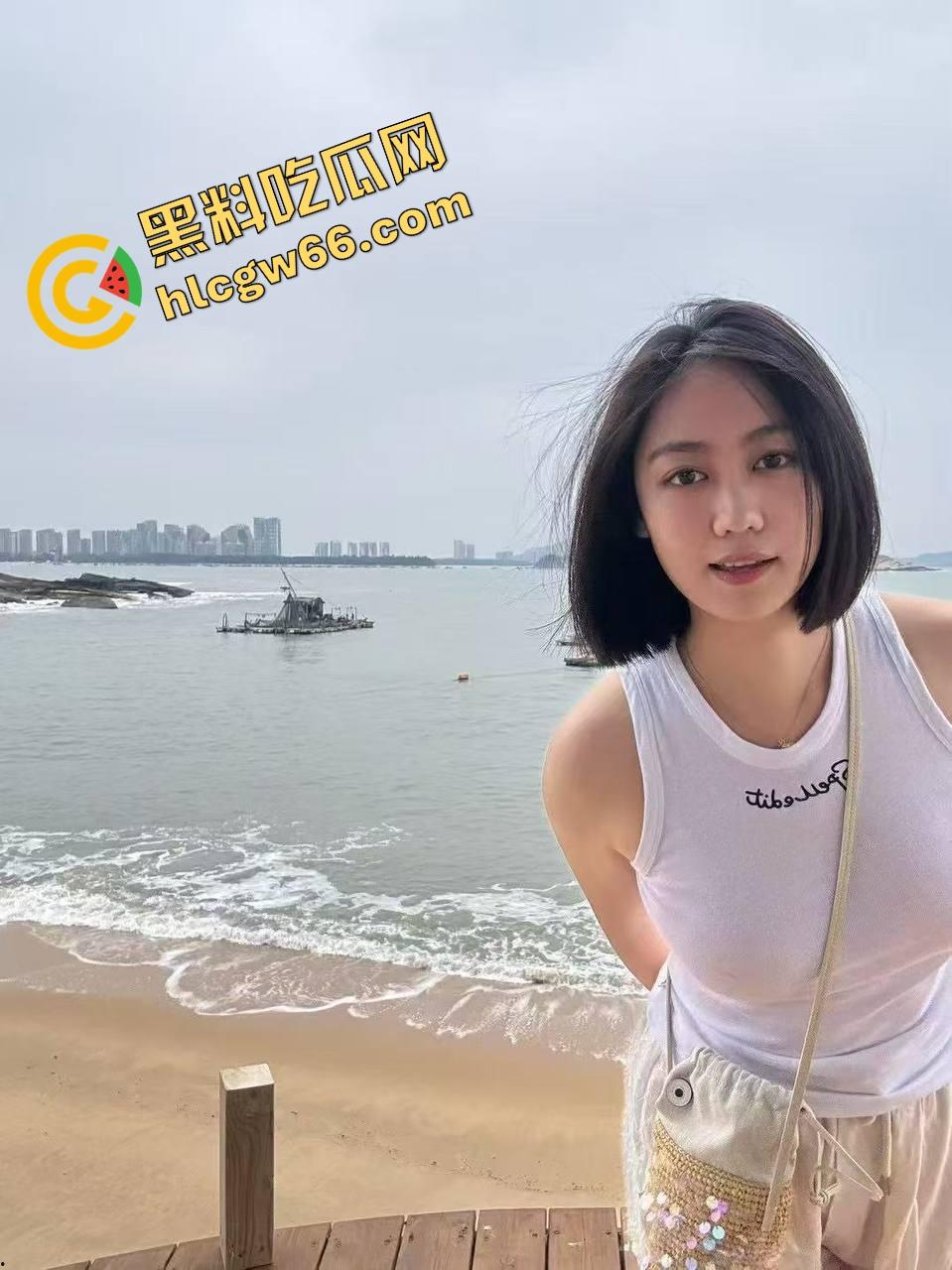 海角乱伦猛男强操哺乳期嫂子禁忌偷情，情趣套装嫩躯被3P干到嗓子哑，小侄子感冒关家里这浪货还敢浪！-4