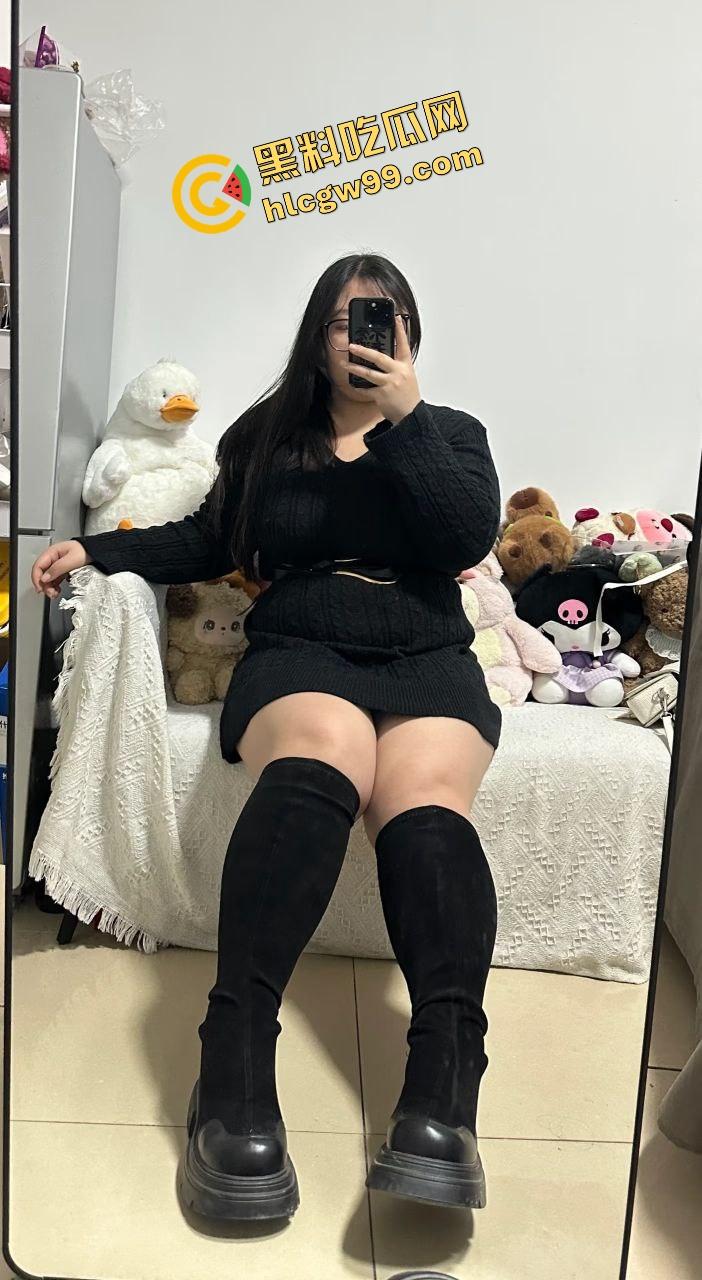 广东惠州虎式坦克肥逼女【张霞】淫妻喜欢刺激曝光，边操边打电话各种猛插肥逼中出！独家曝光流出！-2