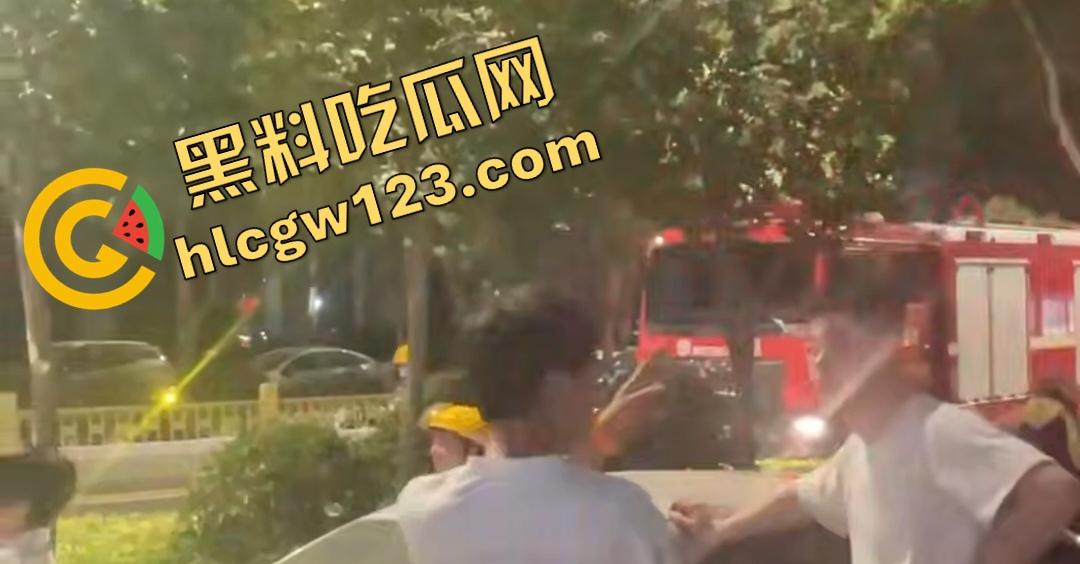 山西运城大哥刚嫖完娼就车祸？大哥刚灌完洗浴妹子出门，立马醉驾奥迪A6猛撞垃圾车！-1