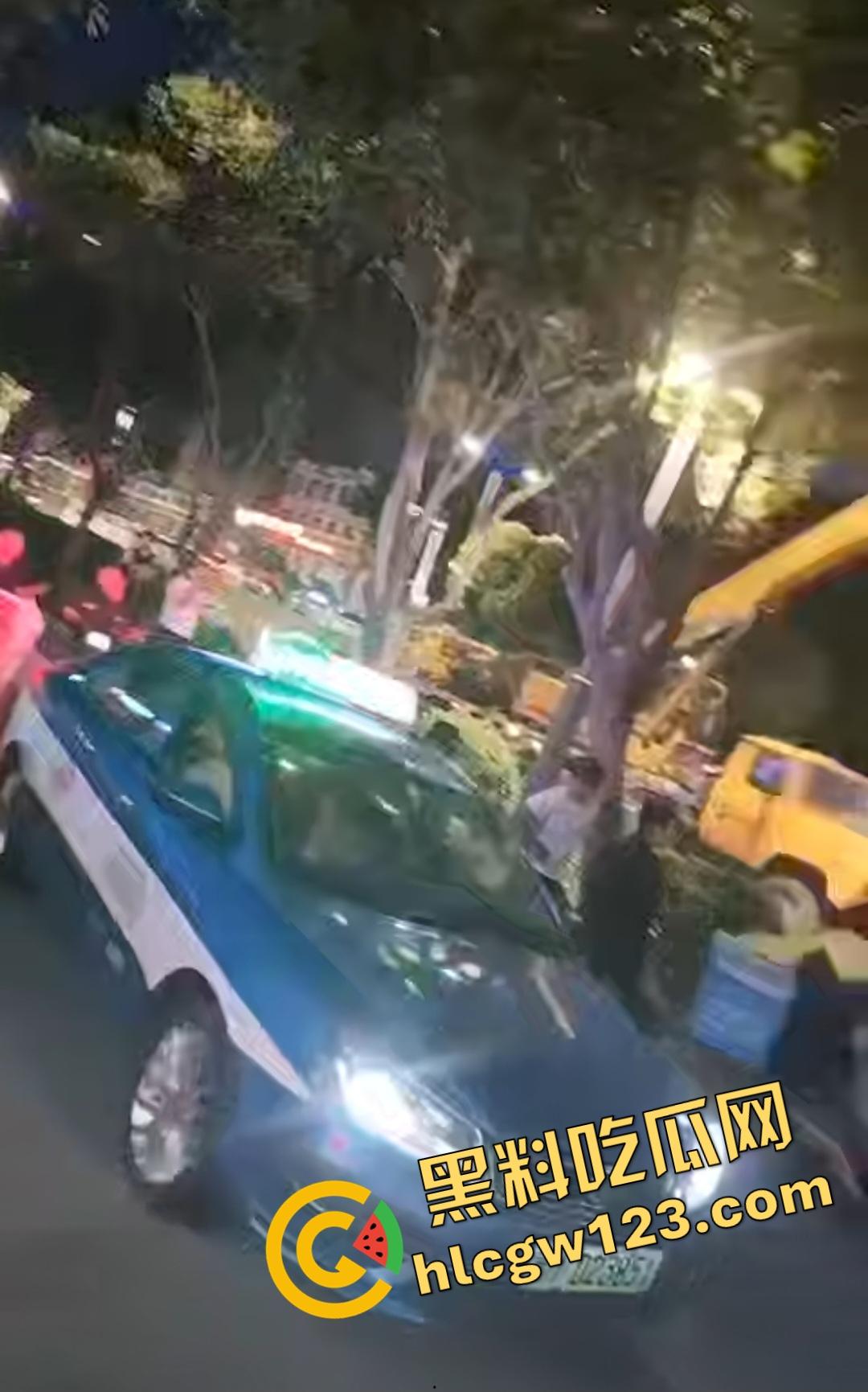 山西运城大哥刚嫖完娼就车祸？大哥刚灌完洗浴妹子出门，立马醉驾奥迪A6猛撞垃圾车！-3