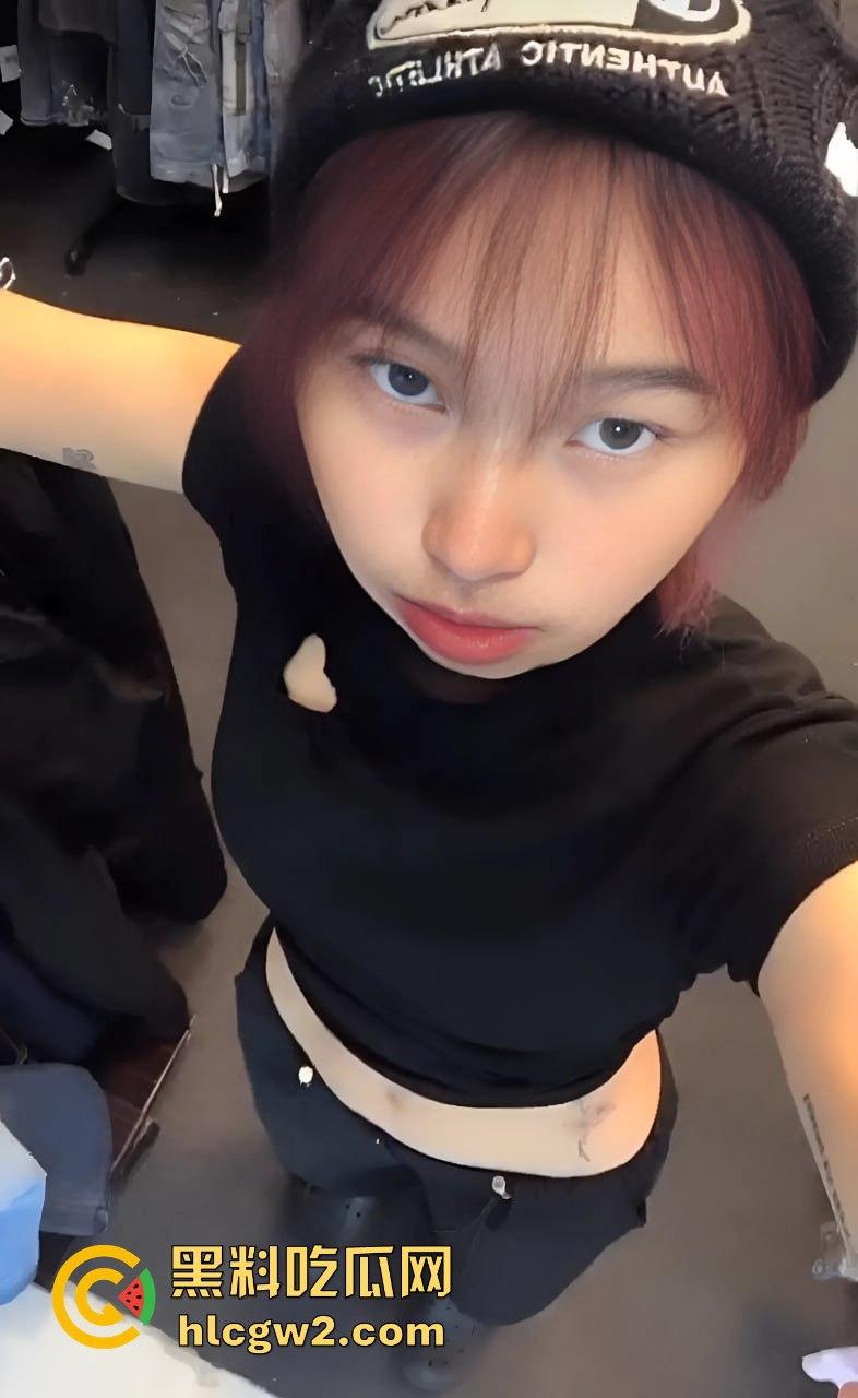 泰国学生妹【吴昕】性爱自拍视频外流 留学生生活果然不简单 床上放浪小小年纪骚劲十足！-1